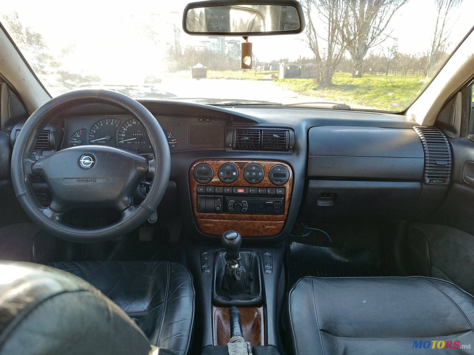 1996' Opel Omega B photo #2