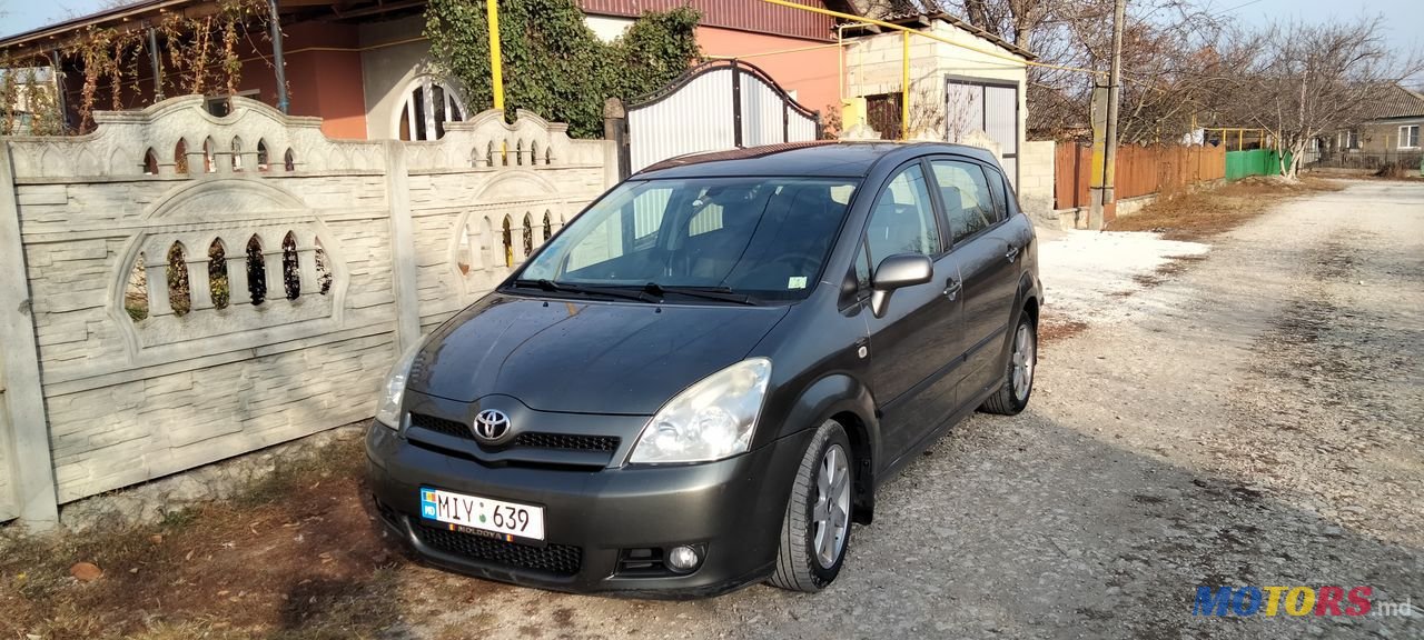 2005' Toyota Corolla Verso photo #1