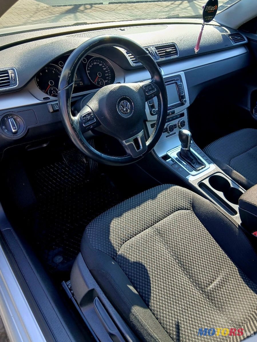 2015' Volkswagen Passat photo #3