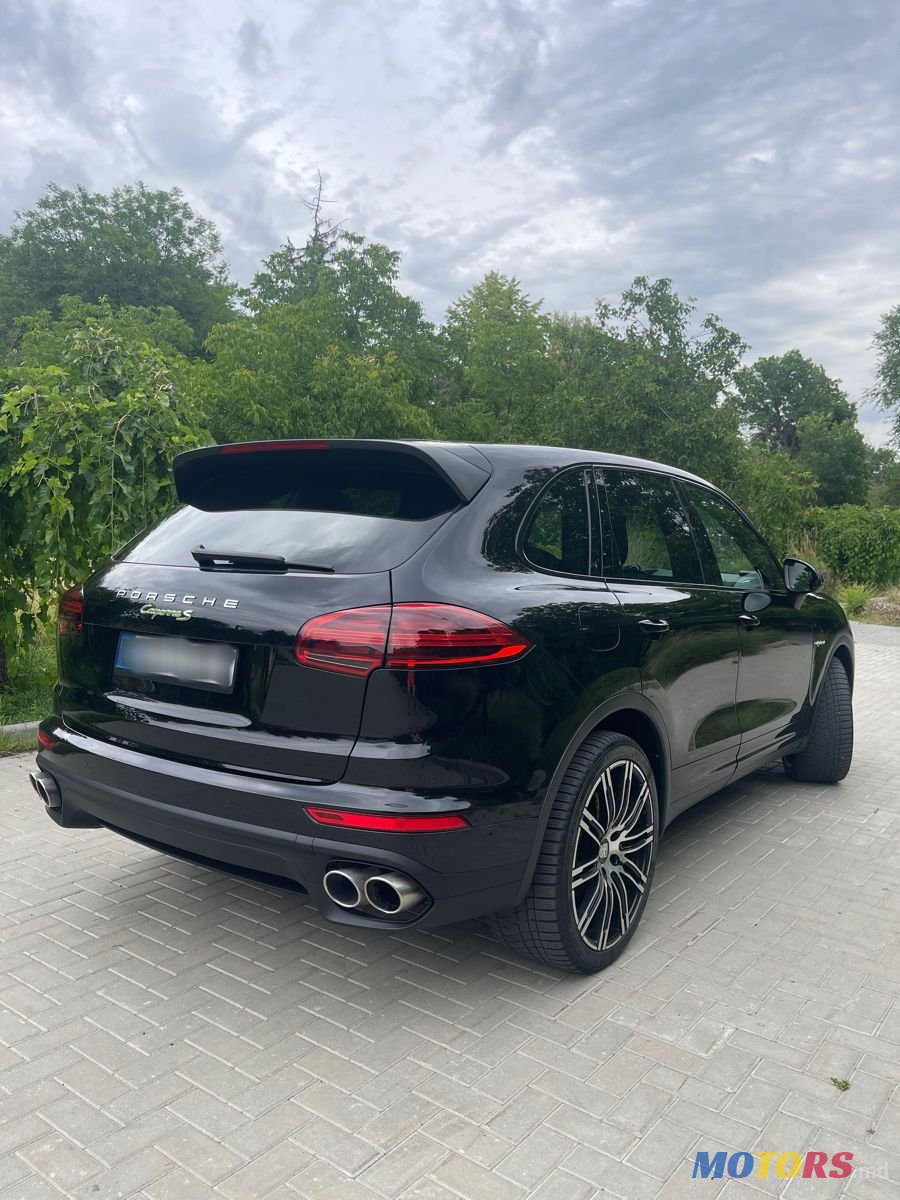 2016' Porsche Cayenne photo #3