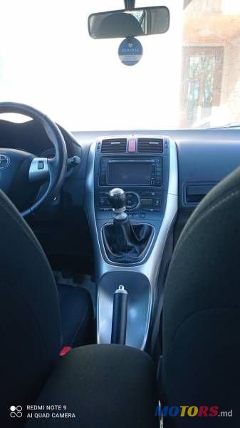 2011' Toyota Auris photo #3