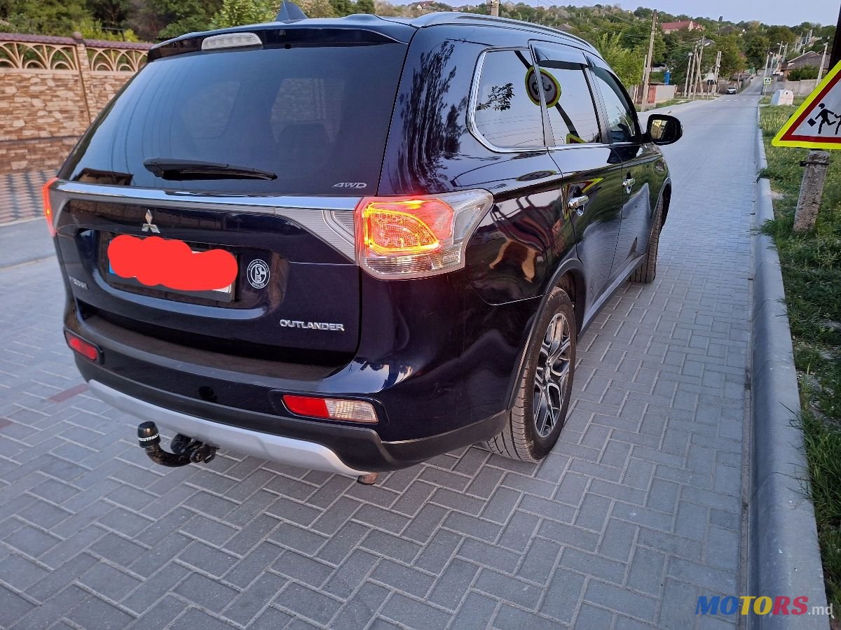 2014' Mitsubishi Outlander photo #3
