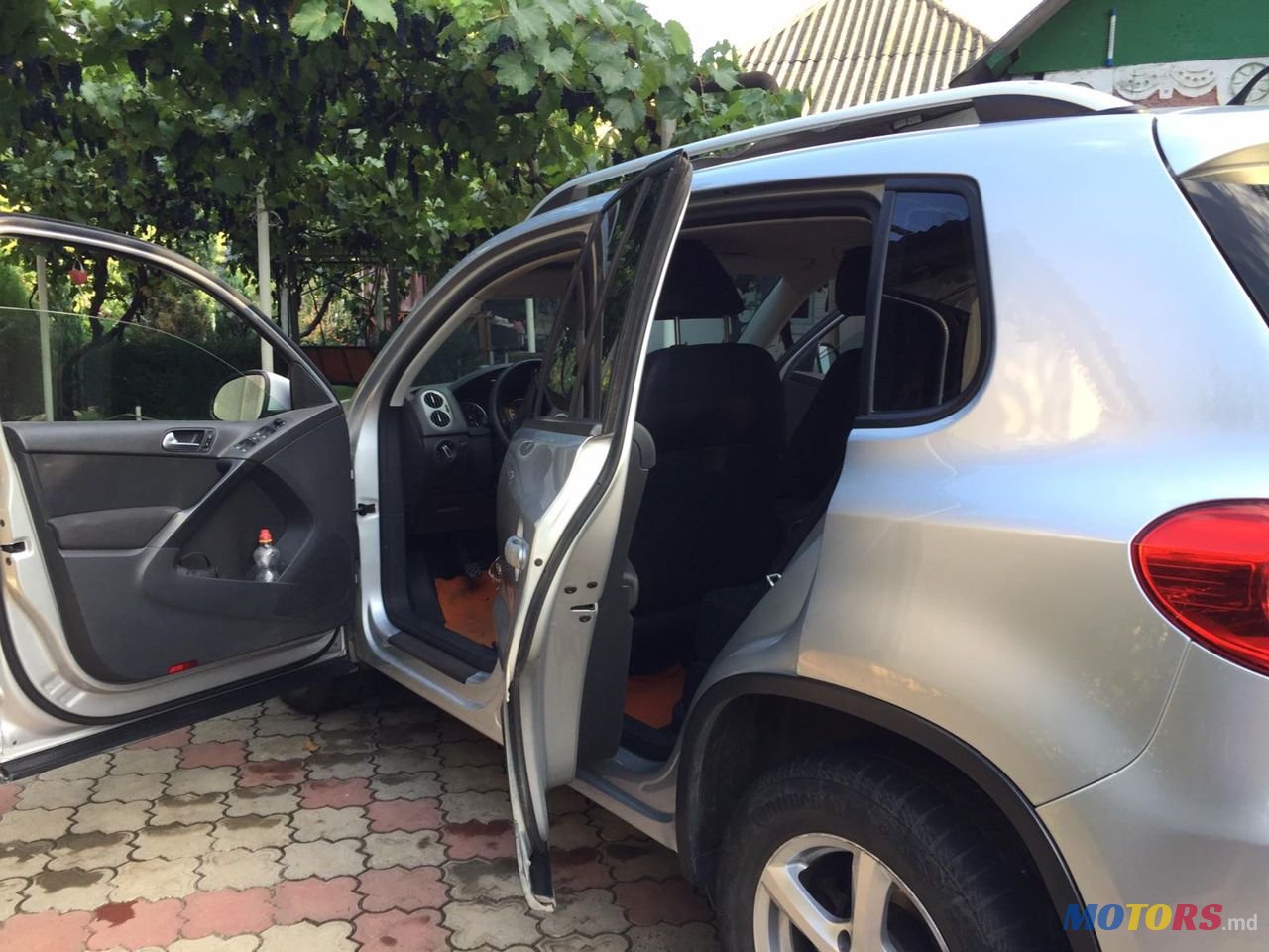 2010' Volkswagen Tiguan photo #6