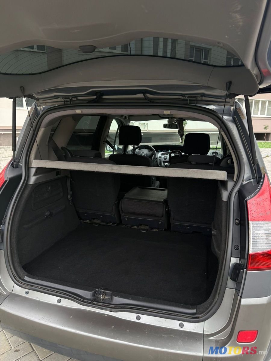 2008' Renault Scenic photo #5