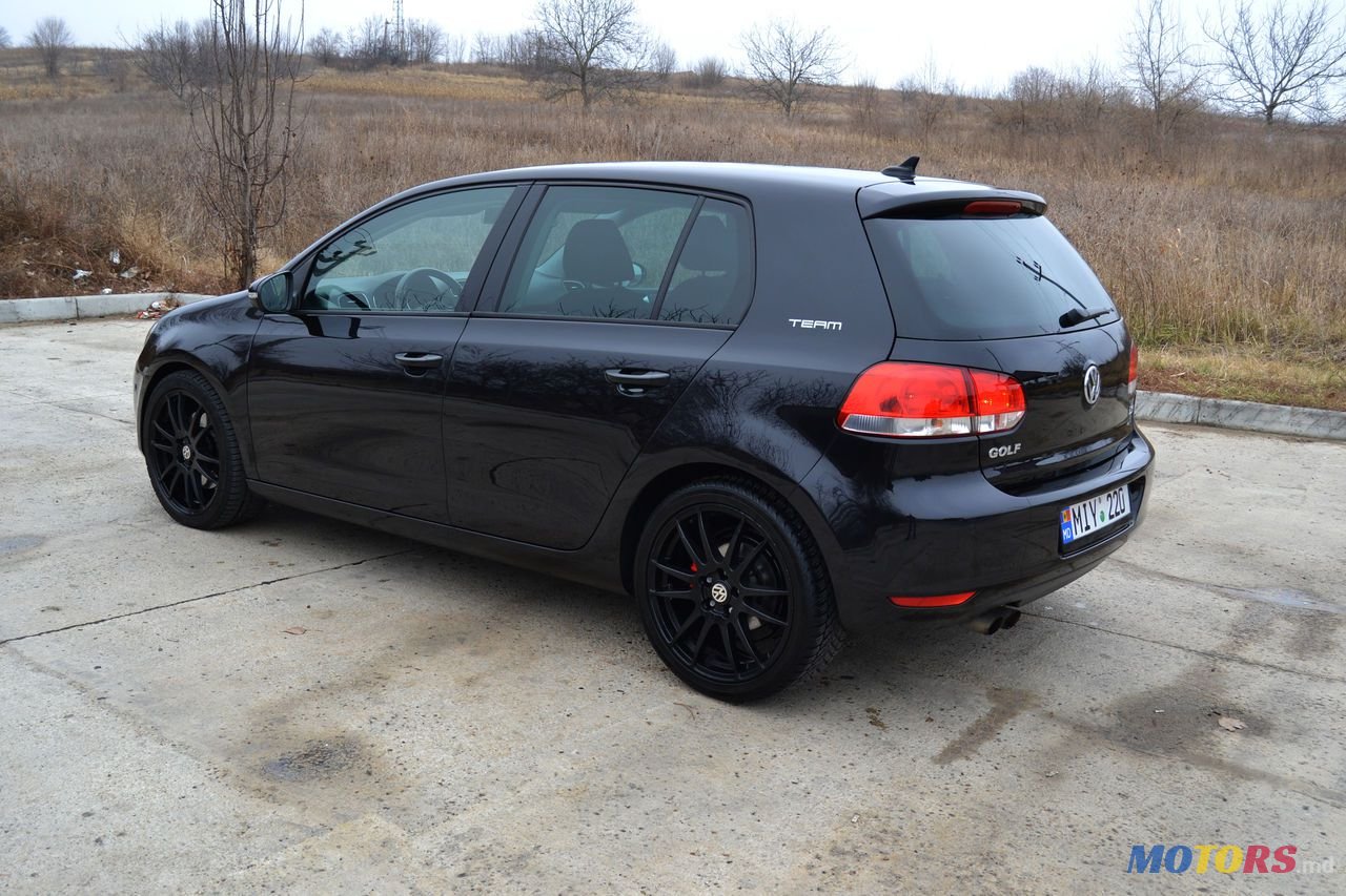 2011' Volkswagen Golf photo #3