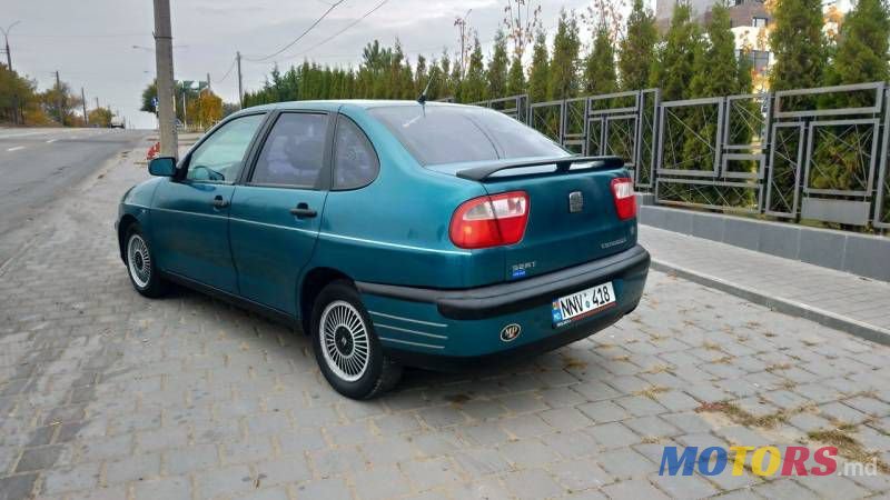 2001' SEAT Cordoba photo #1
