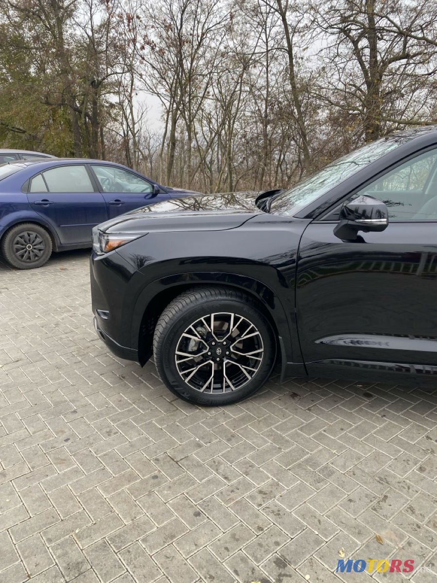 2023' Toyota Grand Highlander photo #3