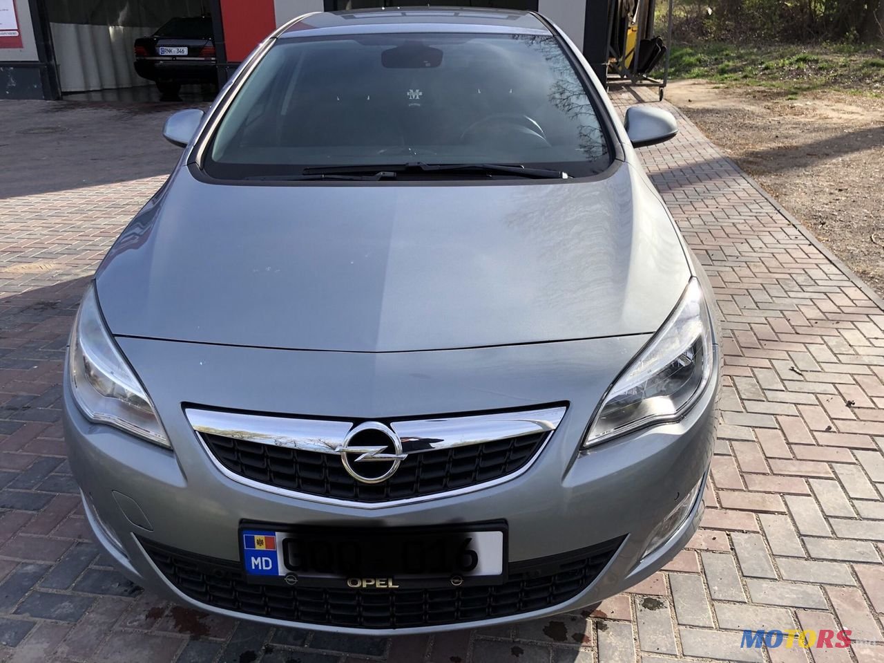 2011' Opel Astra photo #2