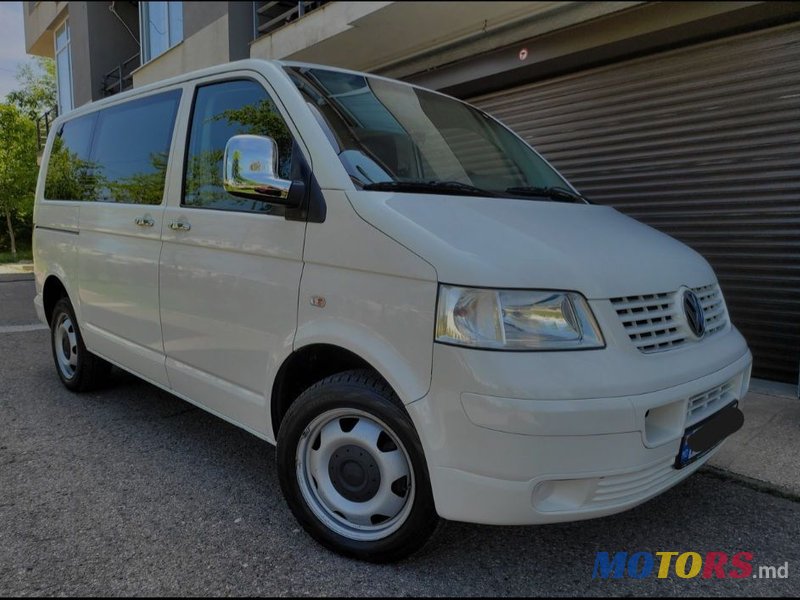 2010' Volkswagen Transporter photo #1