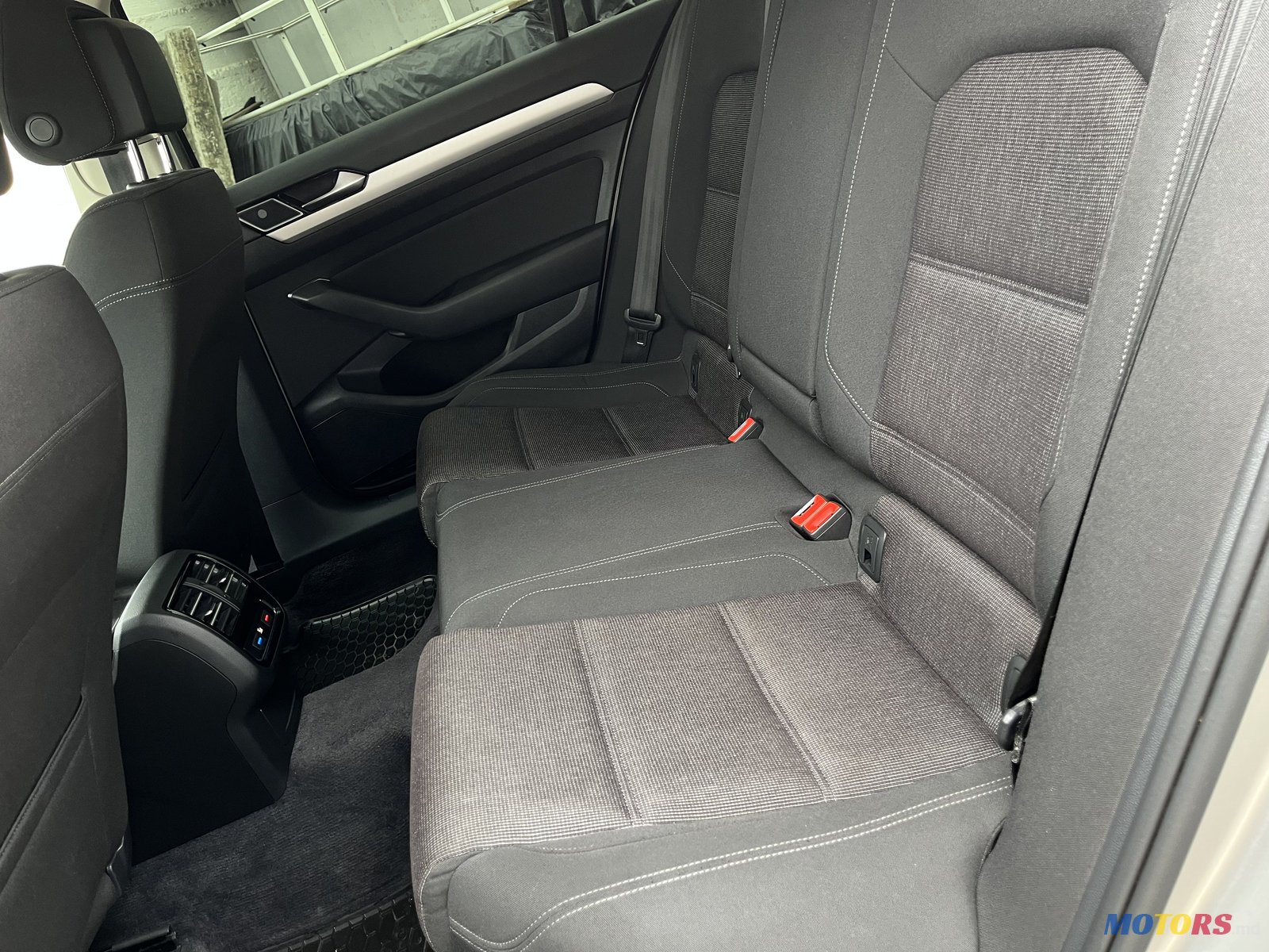 2016' Volkswagen Passat photo #6