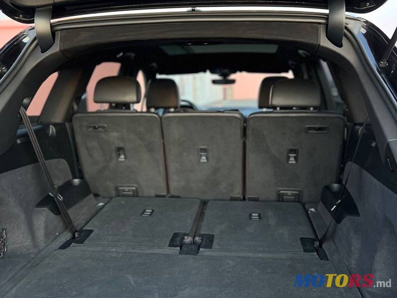 2019' Audi Q7 photo #5