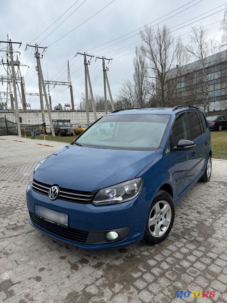 2011' Volkswagen Touran photo #1