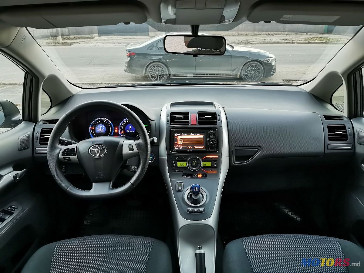 2012' Toyota Auris photo #5