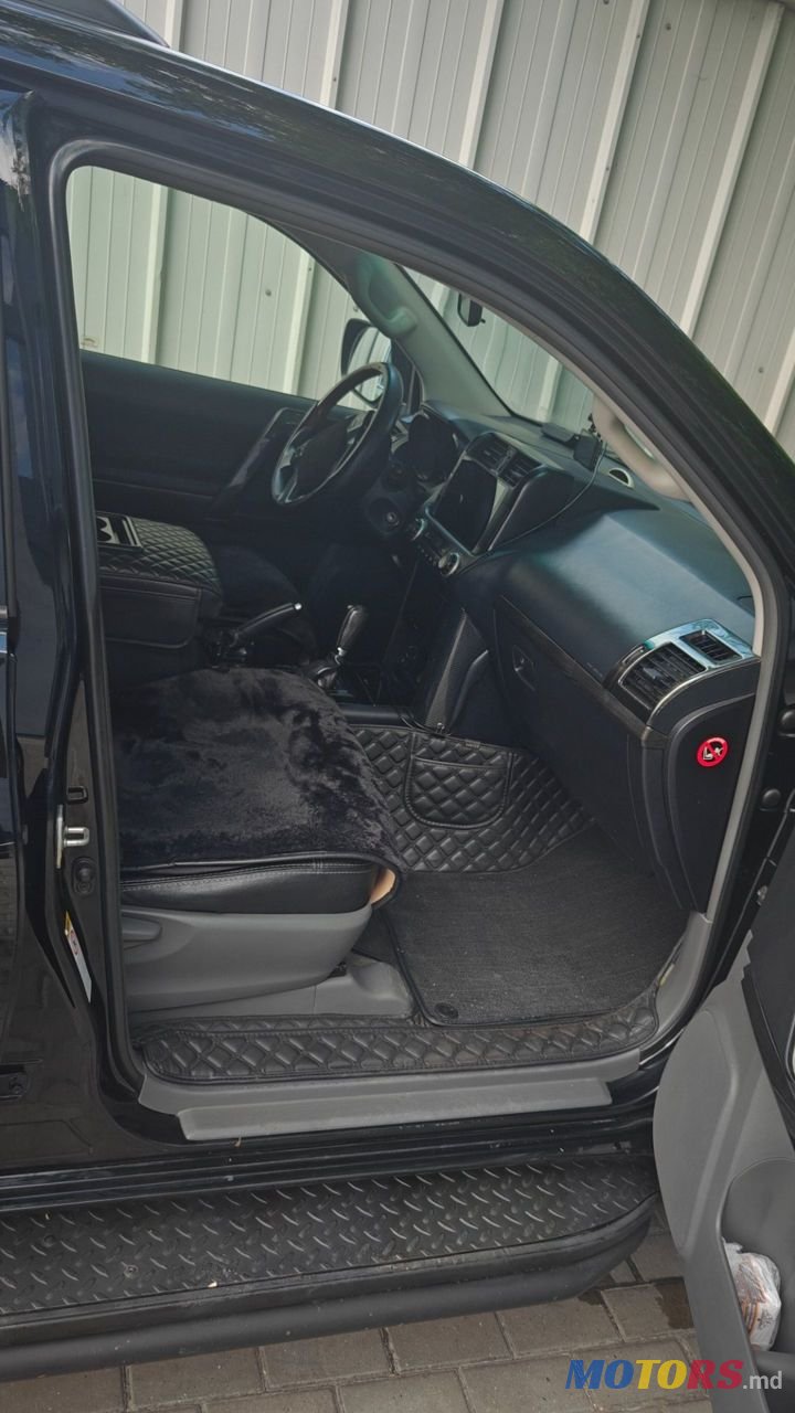 2012' Toyota Land Cruiser Prado photo #5