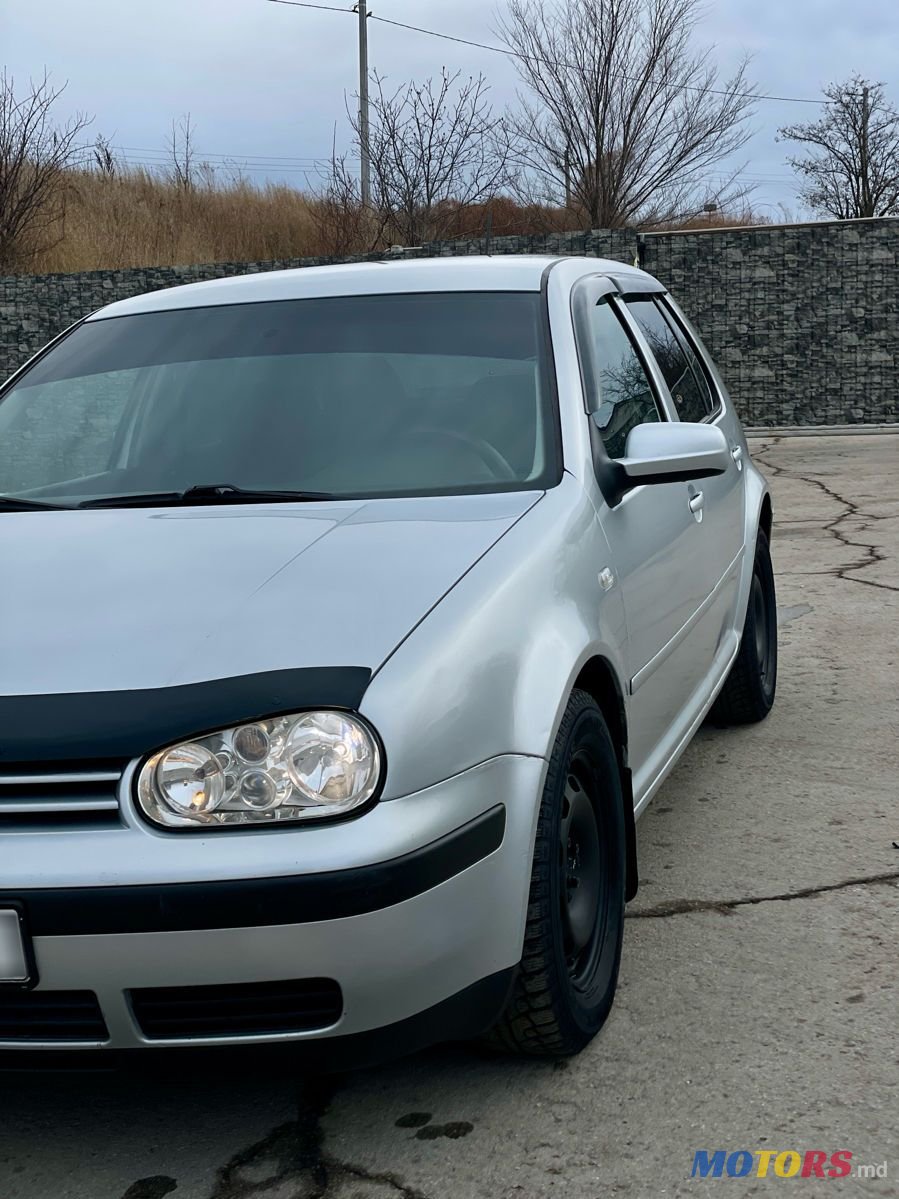 2002' Volkswagen Golf photo #3