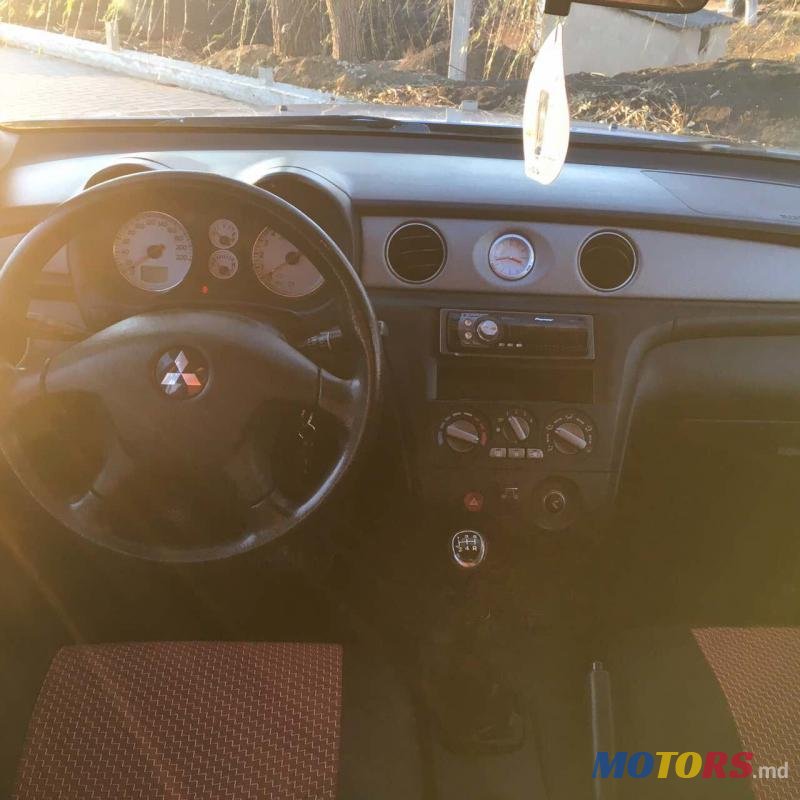 2006' Mitsubishi Outlander photo #3