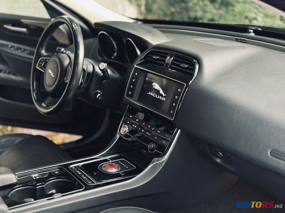 2017' Jaguar XE photo #5