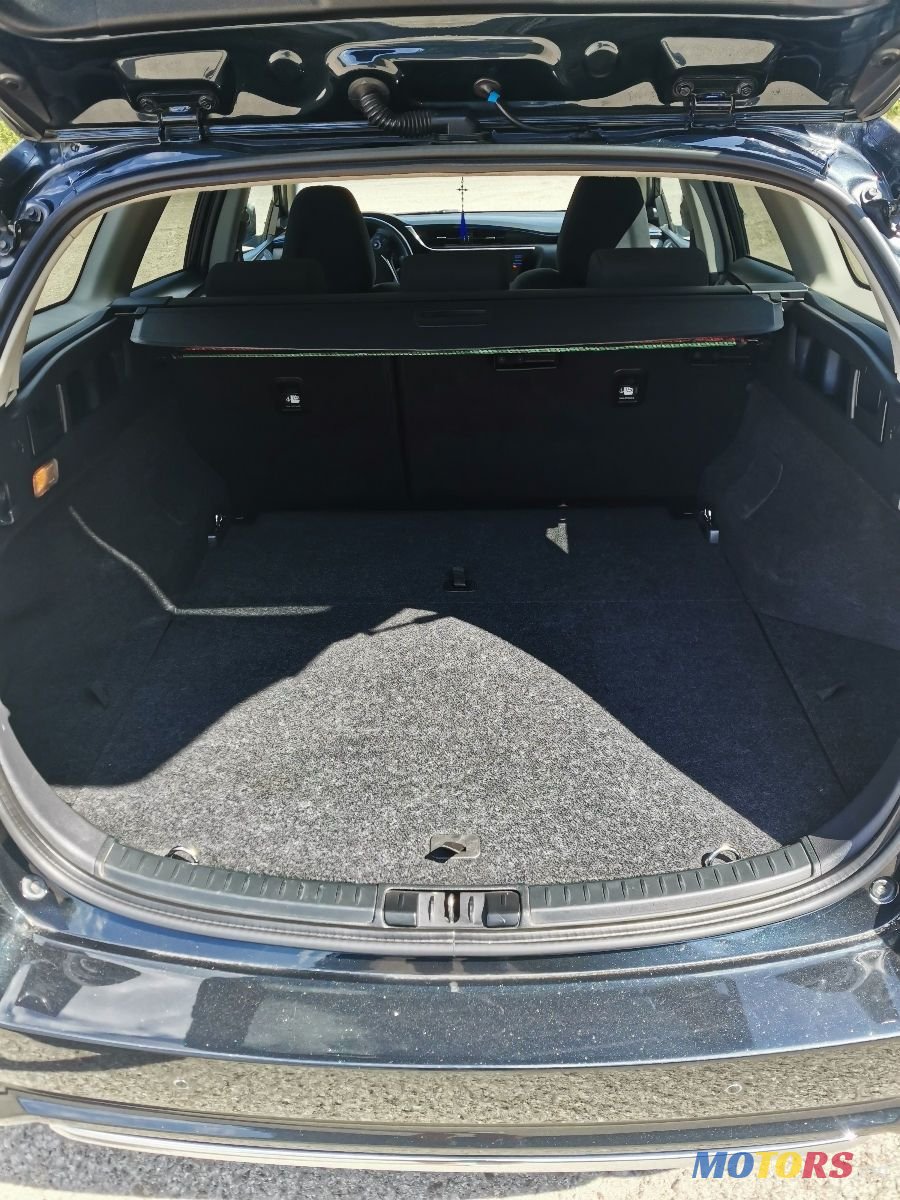 2015' Toyota Auris photo #6