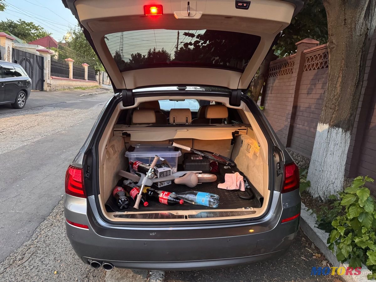 2013' BMW 5 Series Touring photo #4