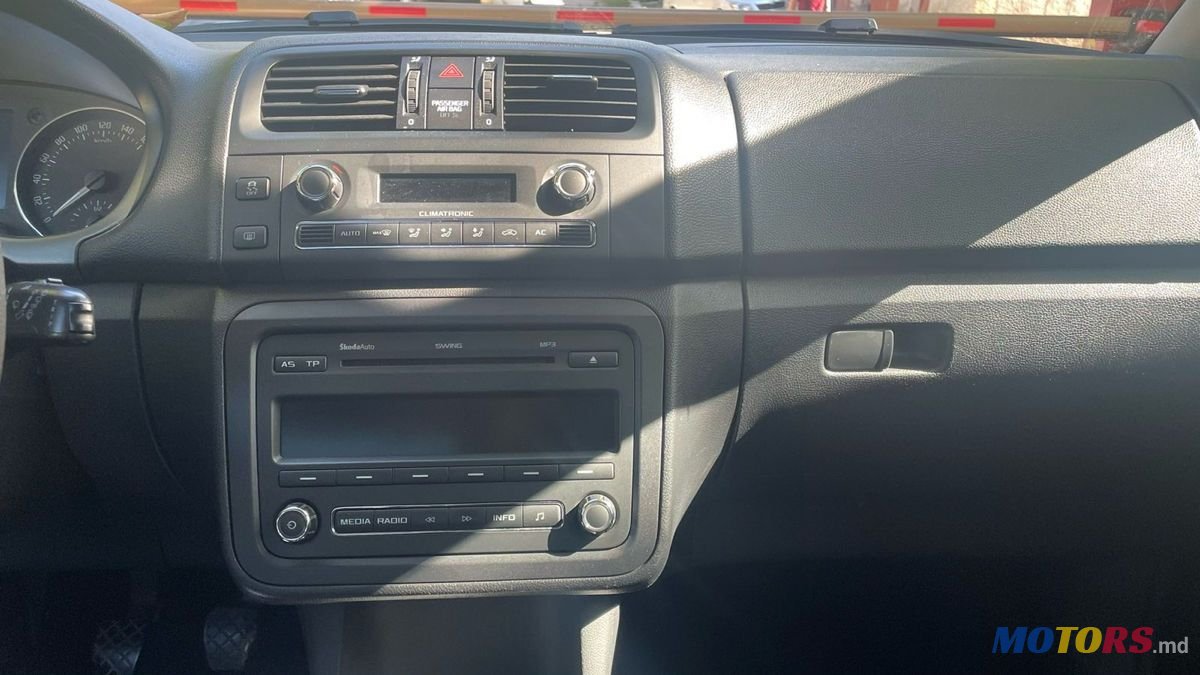 2011' Skoda Fabia photo #3