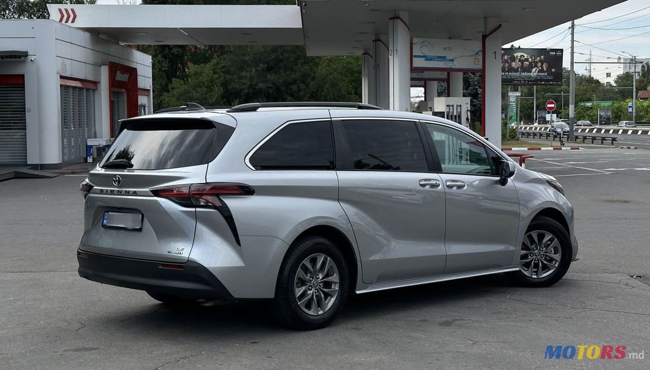 2021' Toyota Sienna photo #4