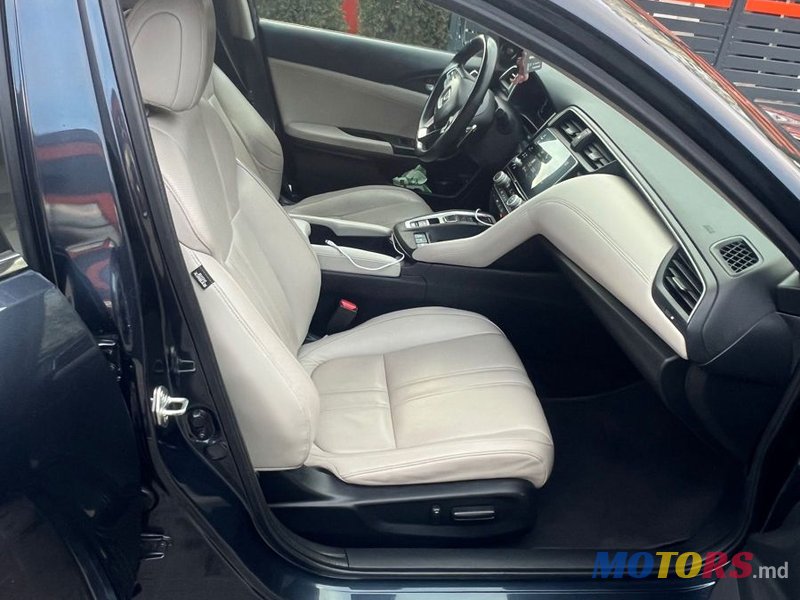 2018' Honda Insight photo #2