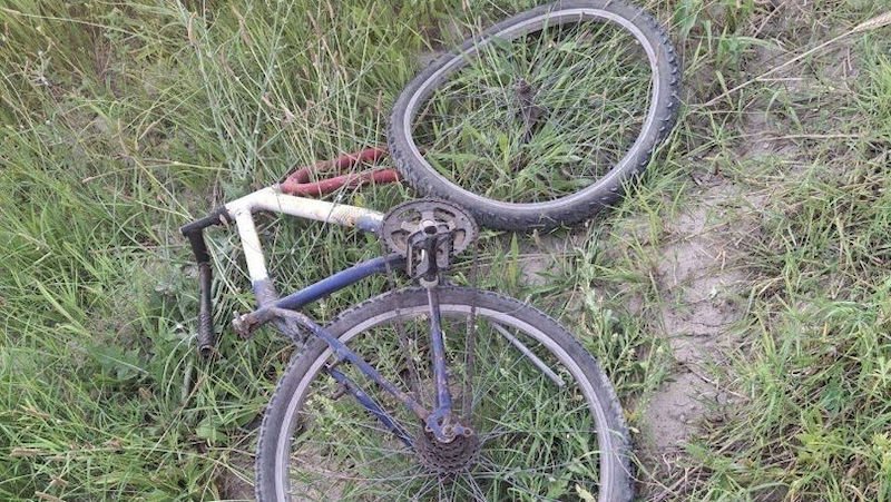 Un copil aflat pe bicicletă, lovit de o mașină la Leova: Minorul a decedat la spital