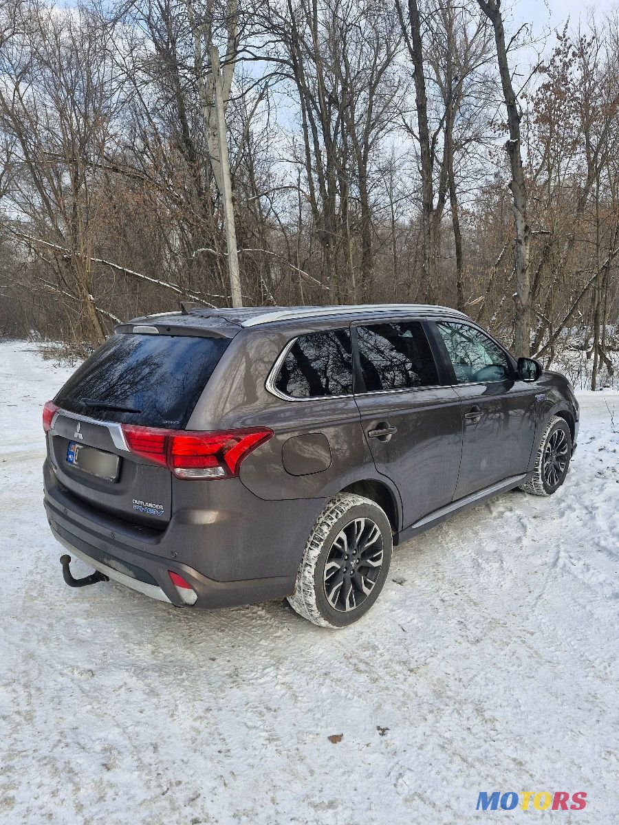 2015' Mitsubishi Outlander photo #3