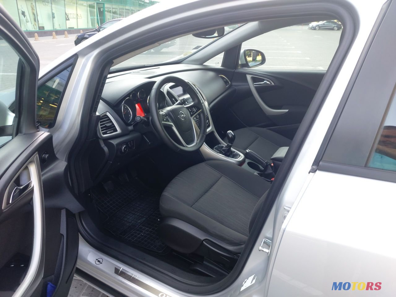 2012' Opel Astra photo #5