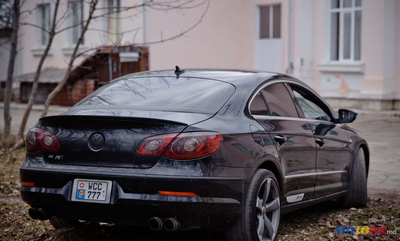 2010' Volkswagen Passat photo #2