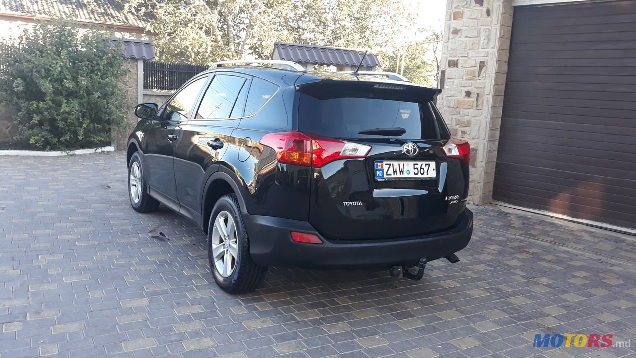 2013' Toyota RAV4 photo #2