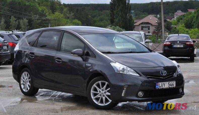 2015' Toyota Prius + photo #1