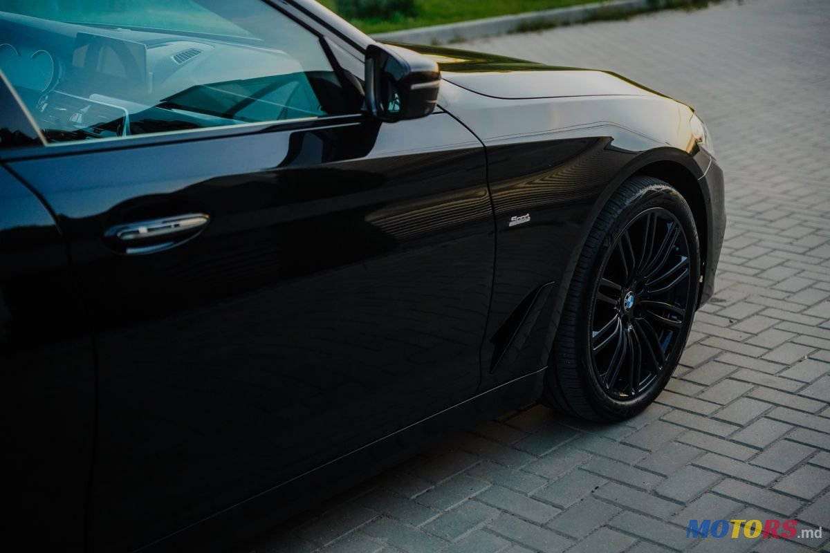 2017' BMW 5 Series photo #5