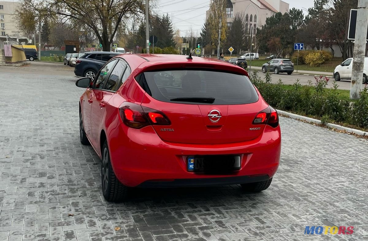 2012' Opel Astra photo #4