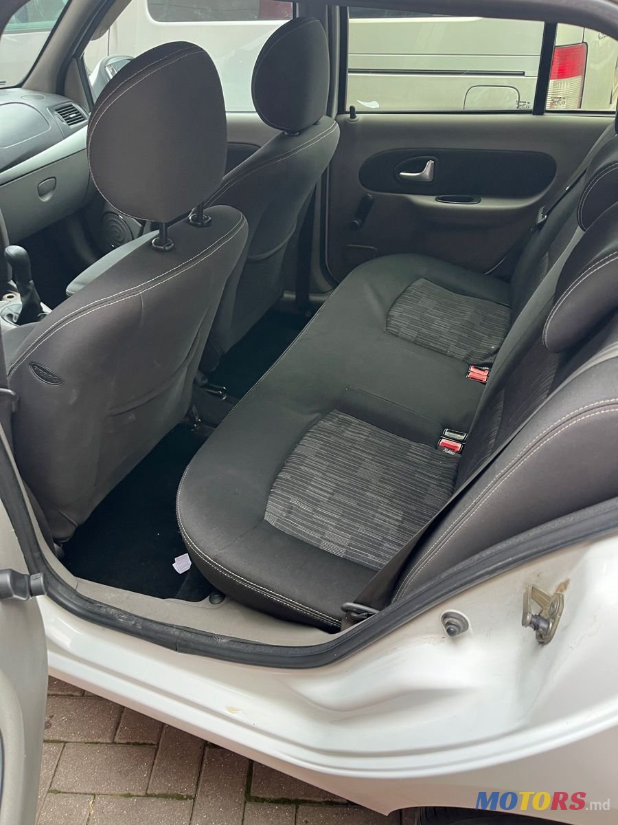 2010' Renault Clio Symbol photo #6