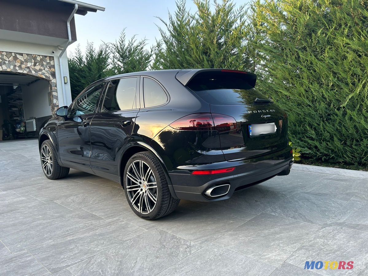 2017' Porsche Cayenne photo #2