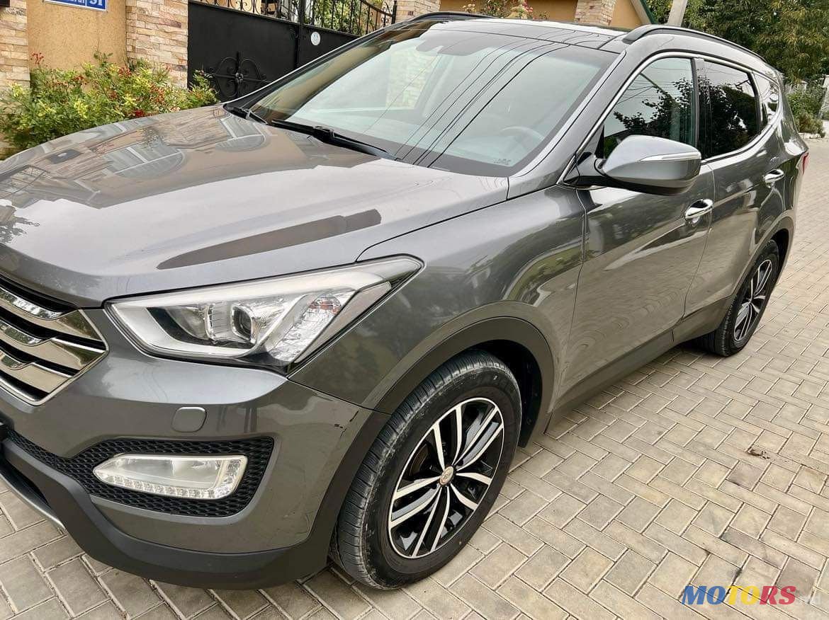 2013' Hyundai Santa Fe photo #2