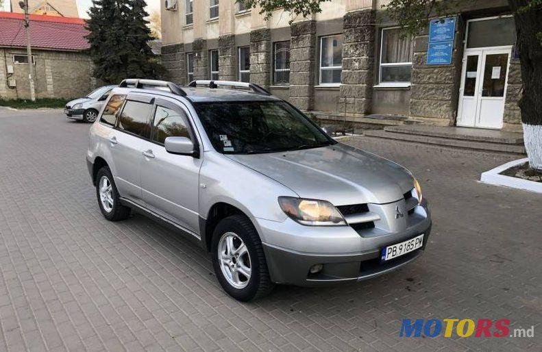 2005' Mitsubishi Outlander photo #1