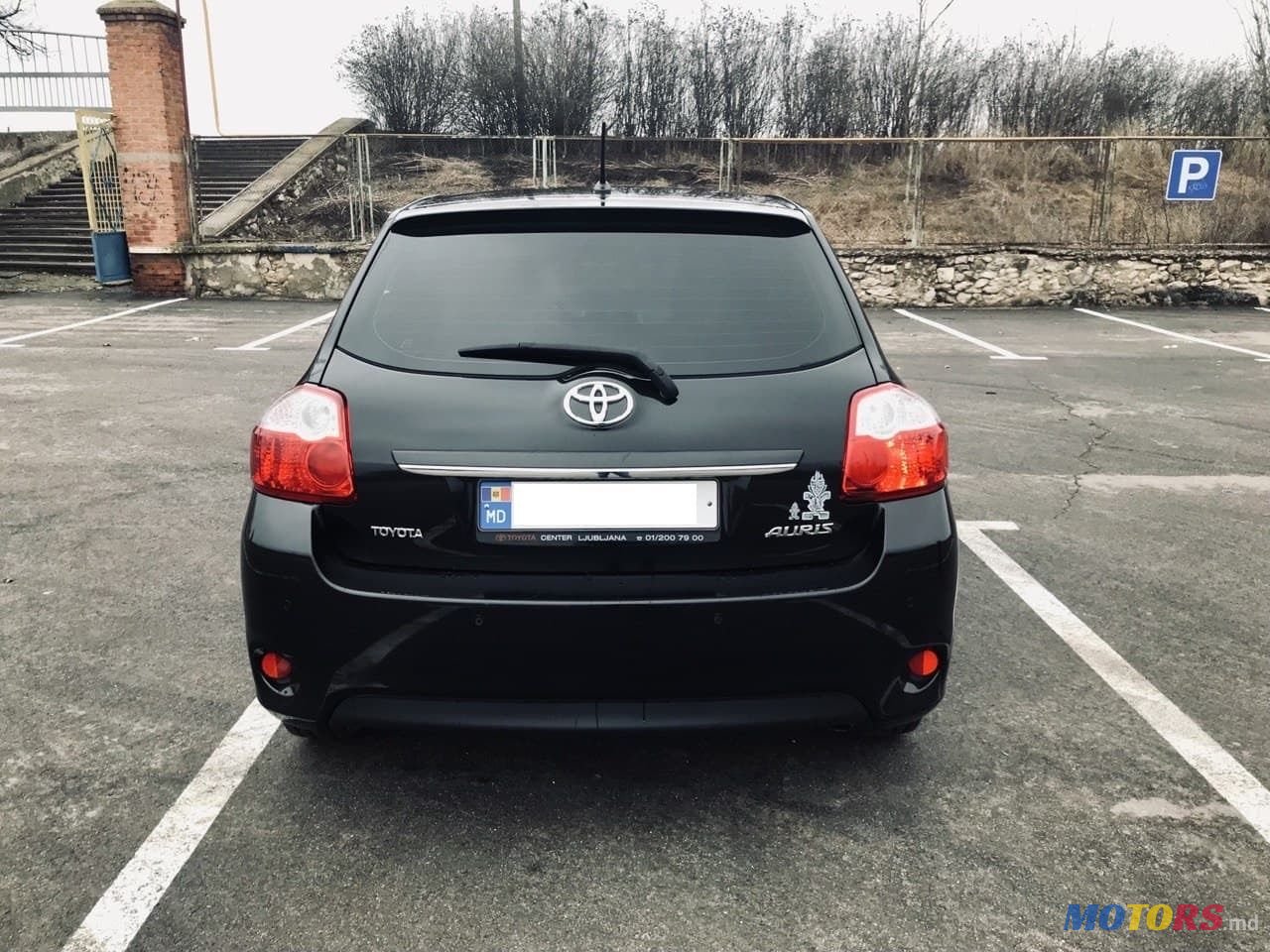 2010' Toyota Auris photo #3