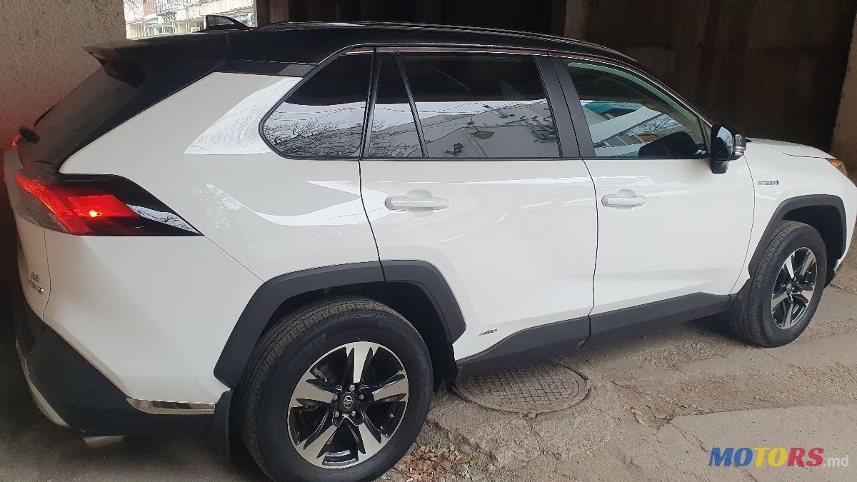 2019' Toyota RAV4 photo #3
