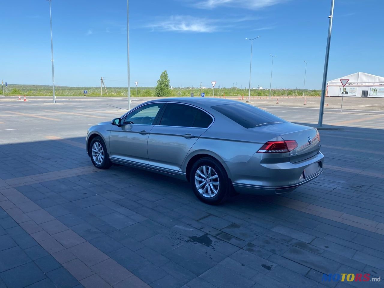 2016' Volkswagen Passat photo #4