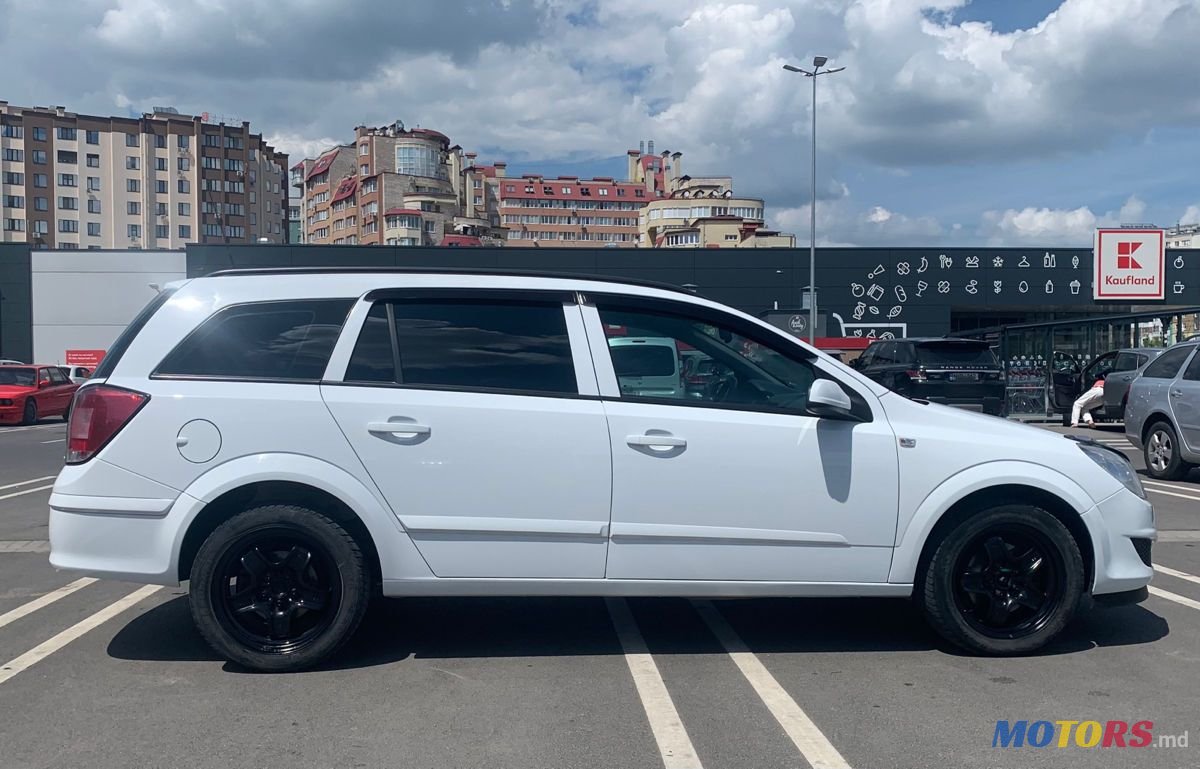 2008' Opel Astra photo #4