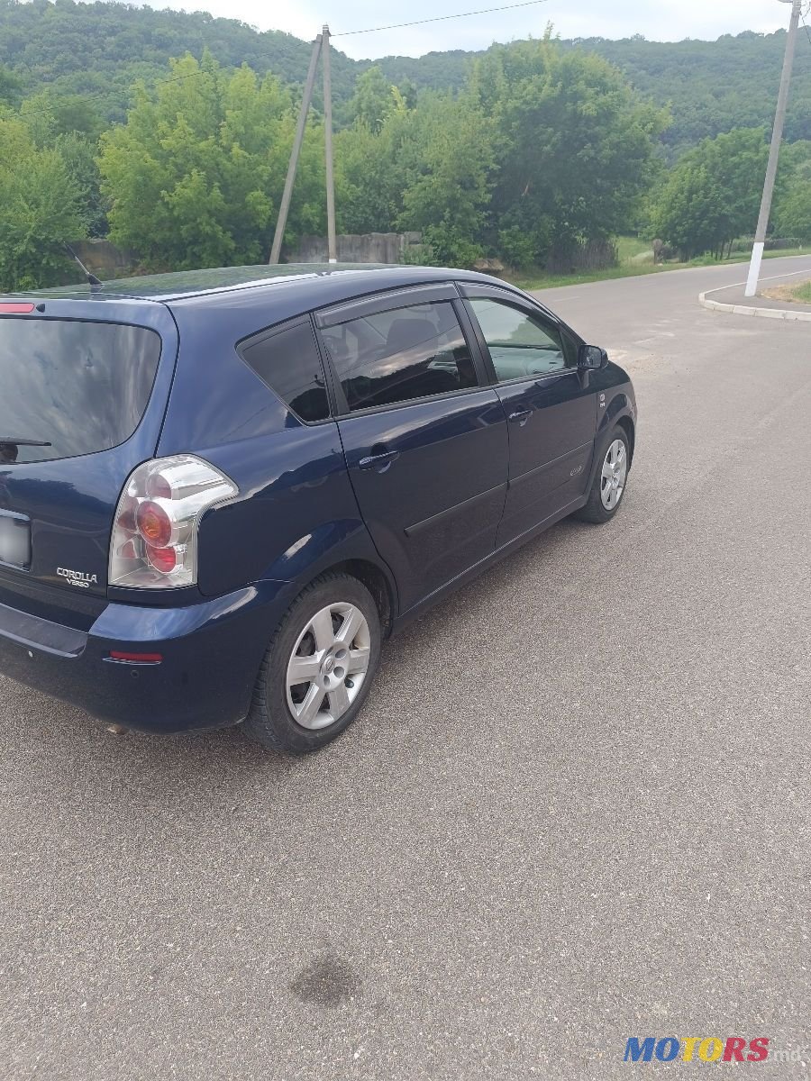 2005' Toyota Corolla Verso photo #1