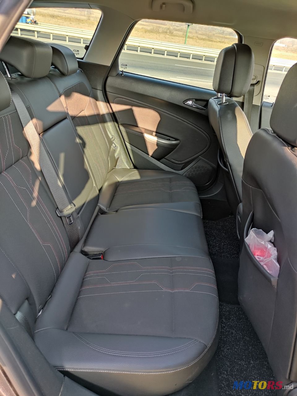 2012' Opel Astra photo #5