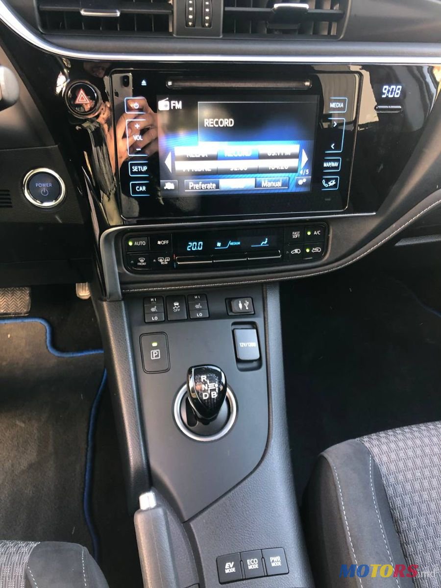 2016' Toyota Auris photo #5