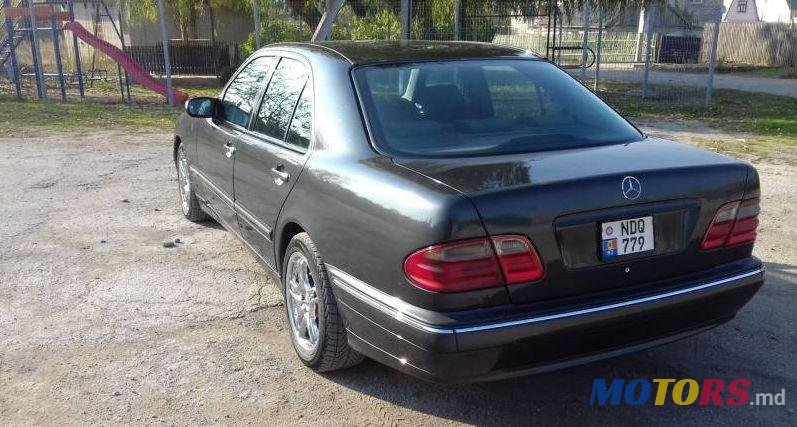 2002' Mercedes-Benz E photo #1