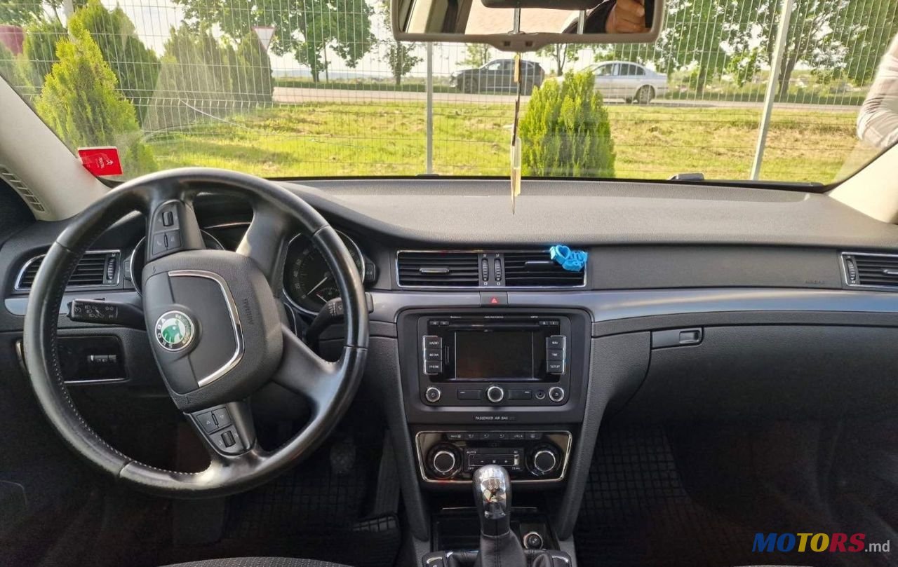 2012' Skoda Superb photo #5