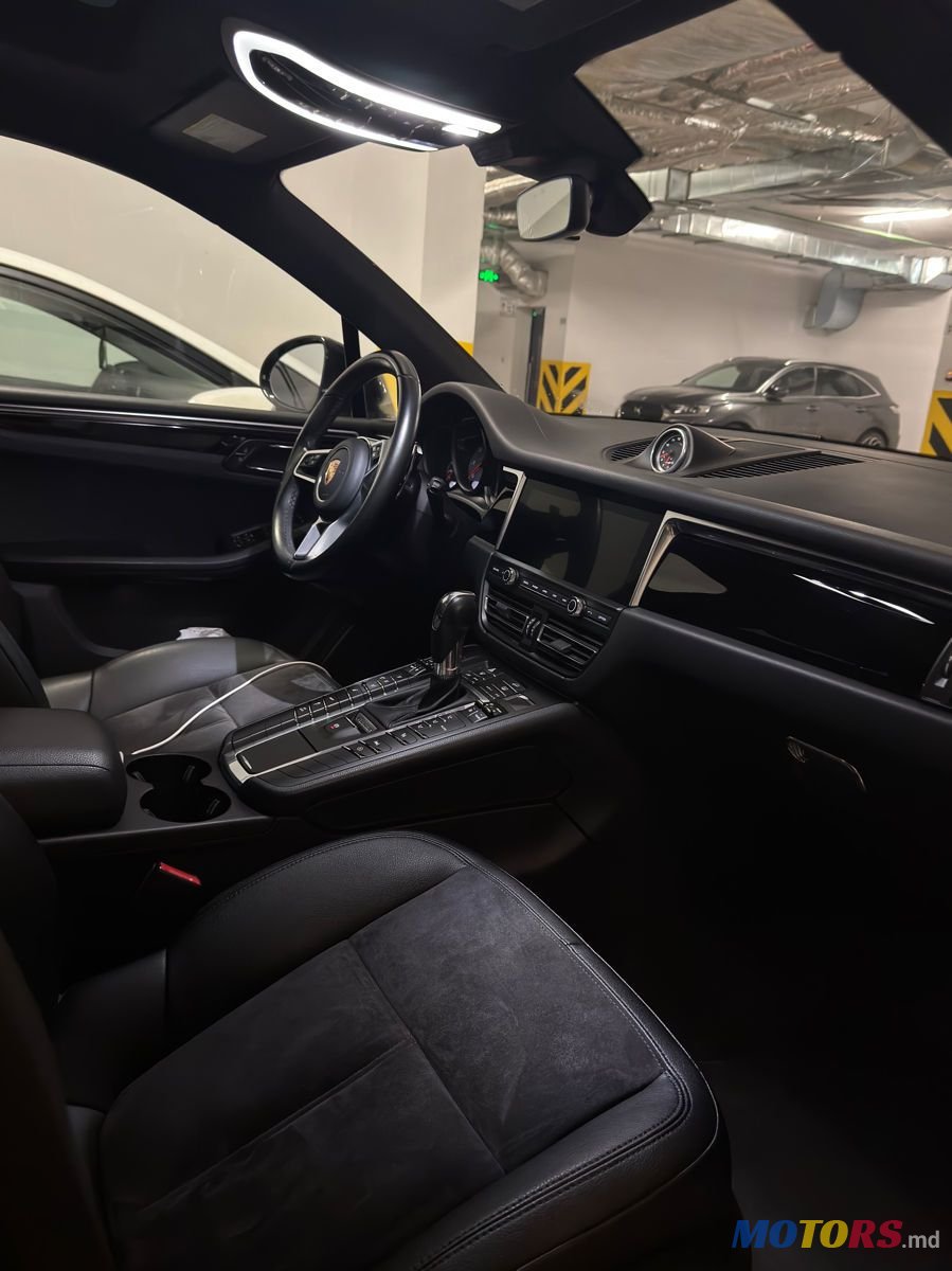 2020' Porsche Macan photo #5