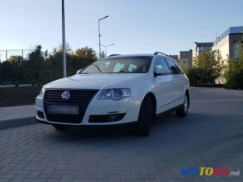 2009' Volkswagen Passat photo #2