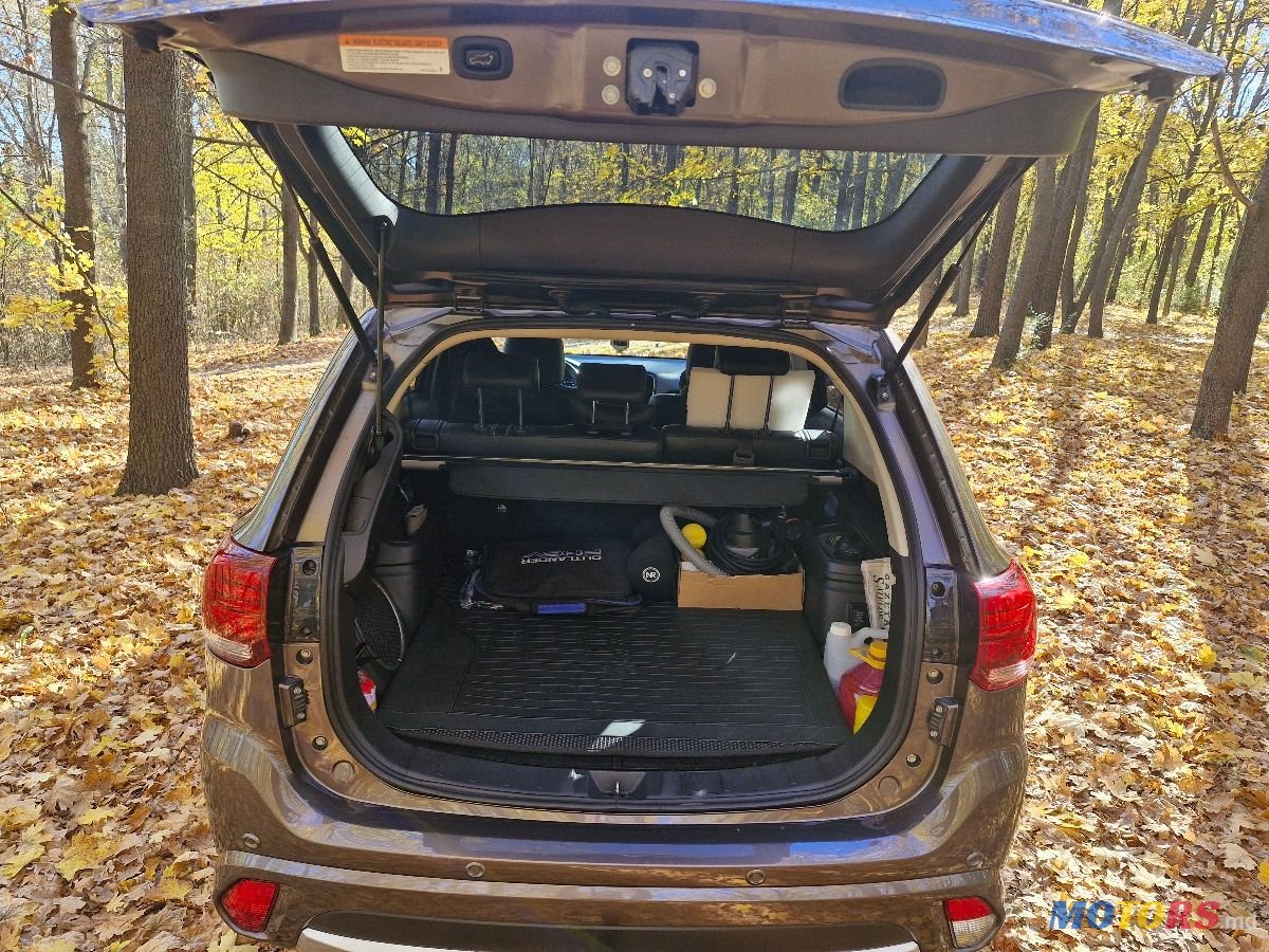 2015' Mitsubishi Outlander photo #6